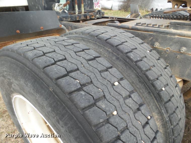 image for item DA5089 1989 Ford LTL9000 semi truck