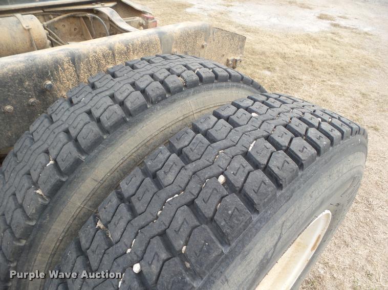 image for item DA5089 1989 Ford LTL9000 semi truck