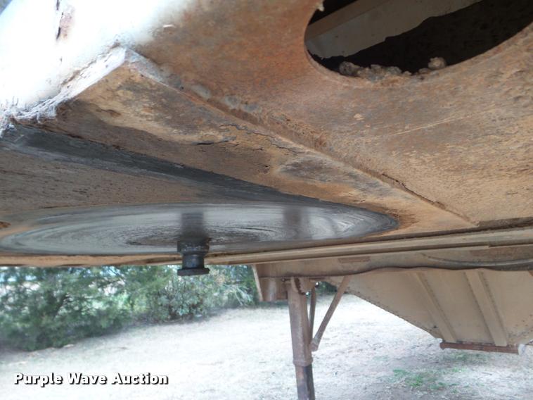 image for item DA5094 1976 Dorsey double hopper grain trailer