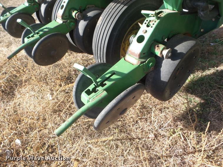 image for item DA5113 John Deere 7200 planter