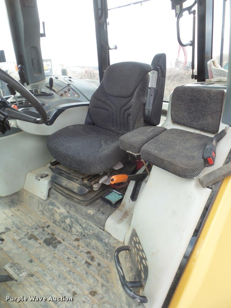 image for item DA5157 2004 AGCO Challenger MT555B MFWD tractor