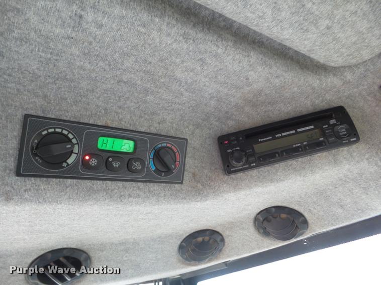 image for item DA5157 2004 AGCO Challenger MT555B MFWD tractor