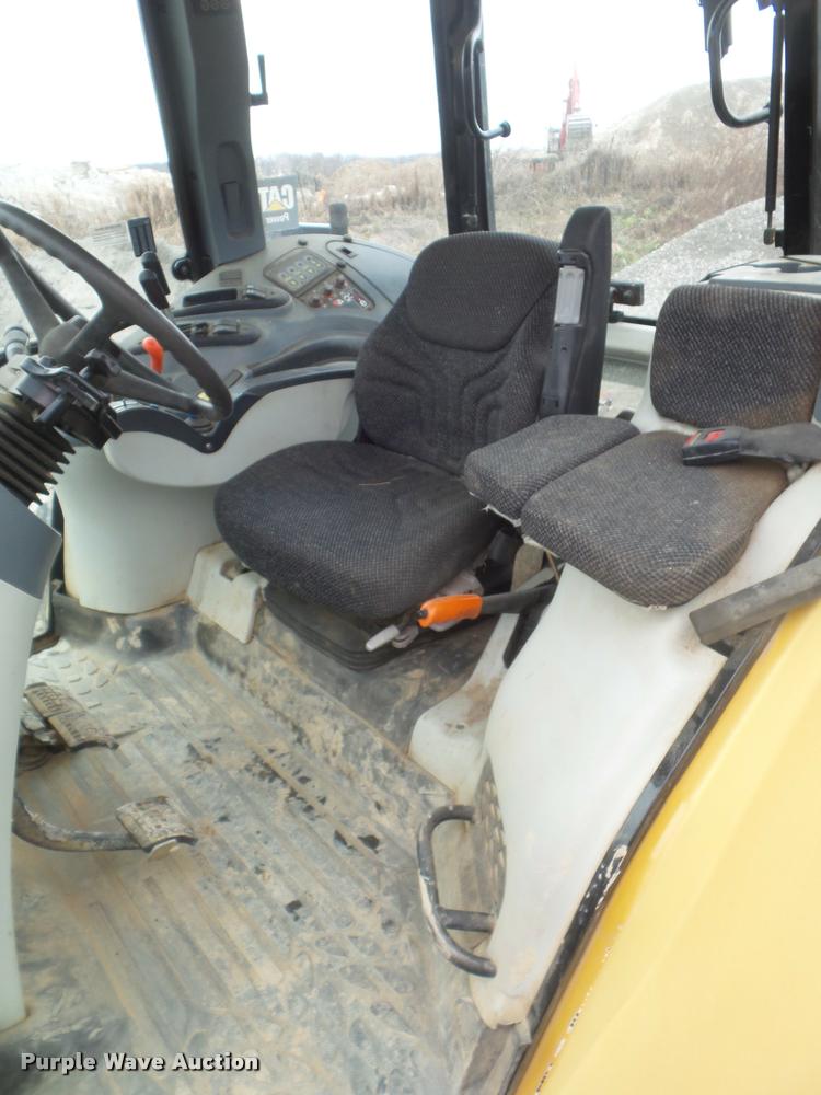 image for item DA5158 2004 AGCO Challenger MT565B MFWD tractor