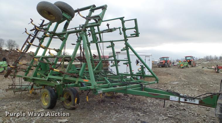 image for item DA5164 1987 John Deere 960 field cultivator