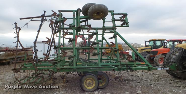 image for item DA5164 1987 John Deere 960 field cultivator