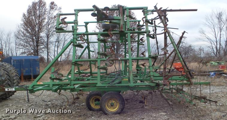 image for item DA5164 1987 John Deere 960 field cultivator