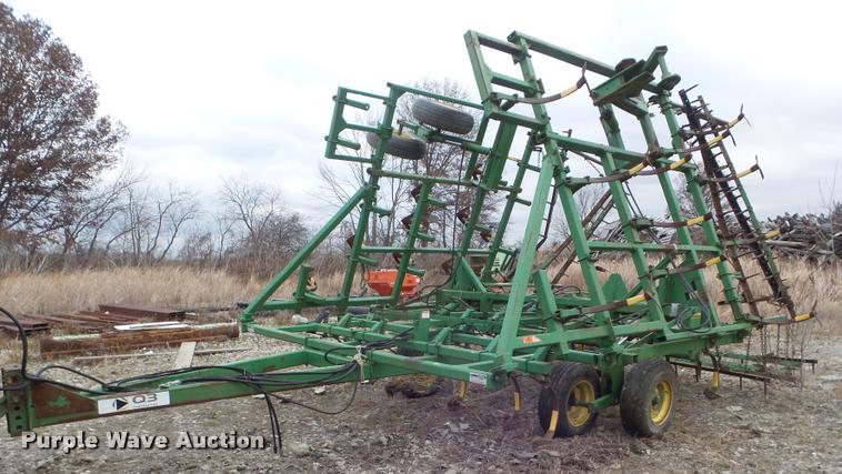 image for item DA5164 1987 John Deere 960 field cultivator