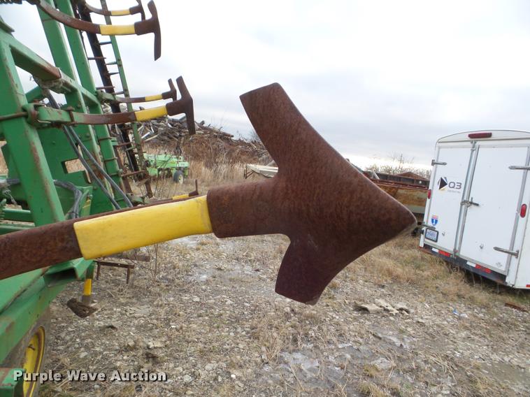 image for item DA5164 1987 John Deere 960 field cultivator
