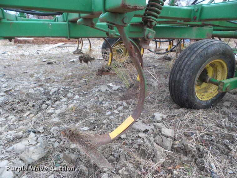 image for item DA5164 1987 John Deere 960 field cultivator