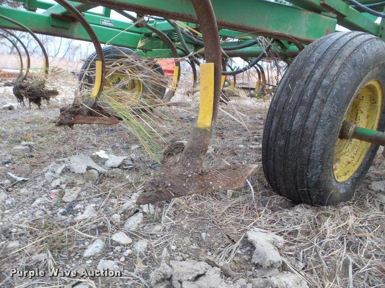 image for item DA5164 1987 John Deere 960 field cultivator