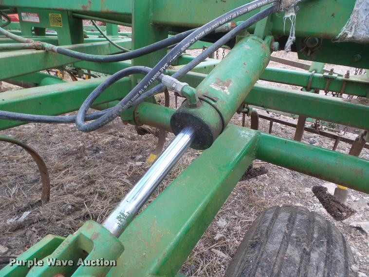image for item DA5164 1987 John Deere 960 field cultivator