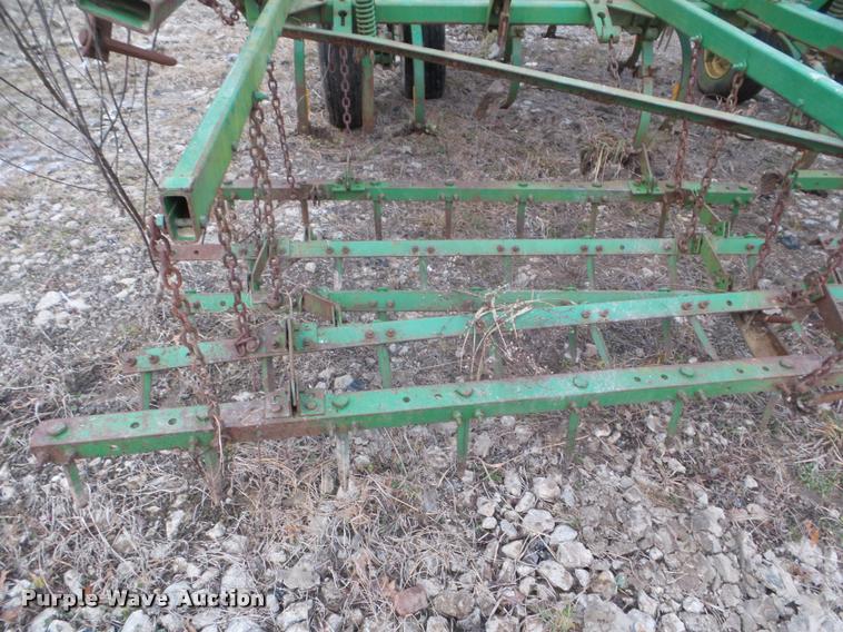 image for item DA5164 1987 John Deere 960 field cultivator