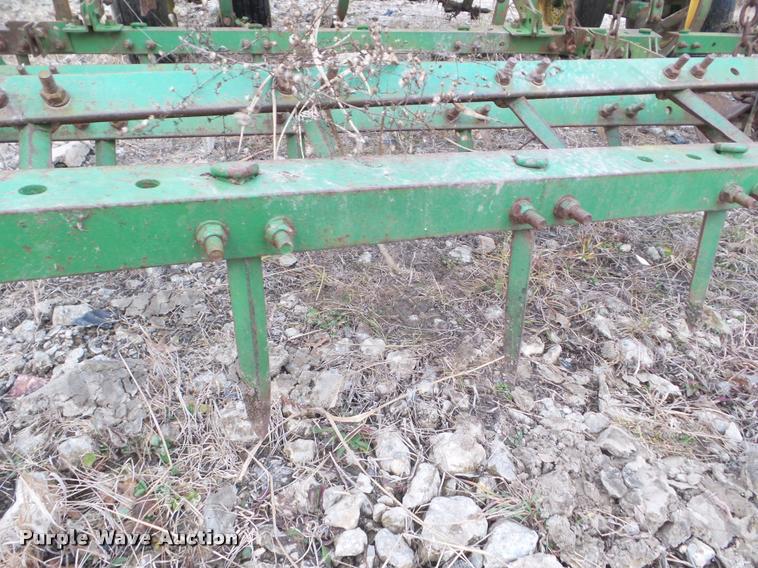 image for item DA5164 1987 John Deere 960 field cultivator