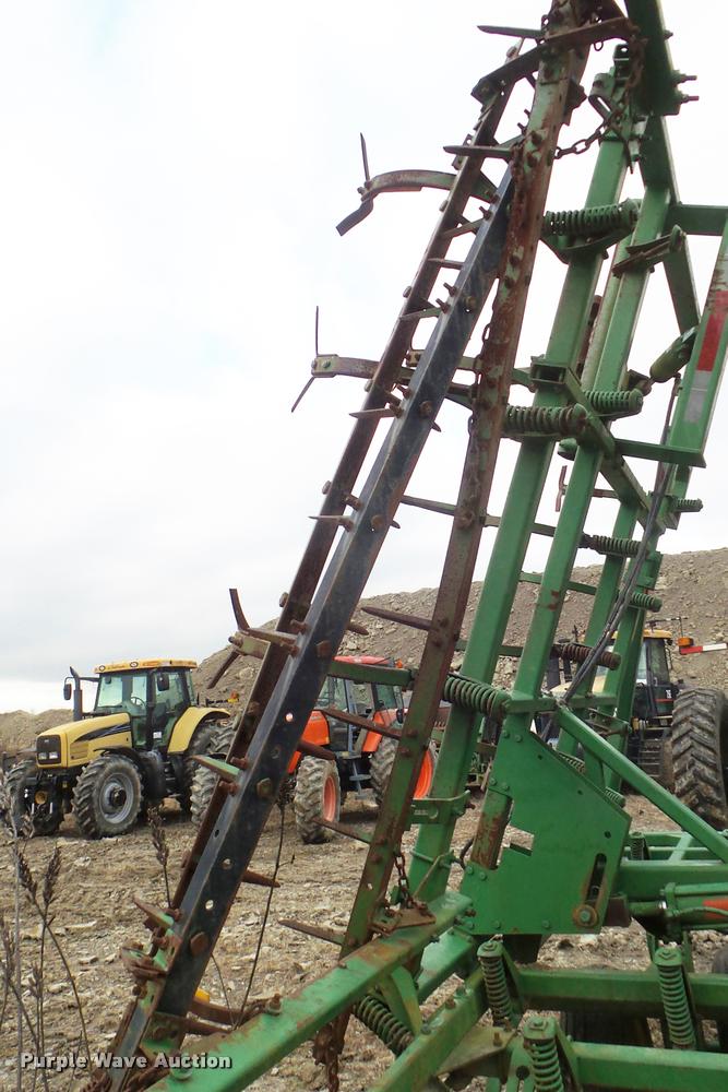 image for item DA5164 1987 John Deere 960 field cultivator