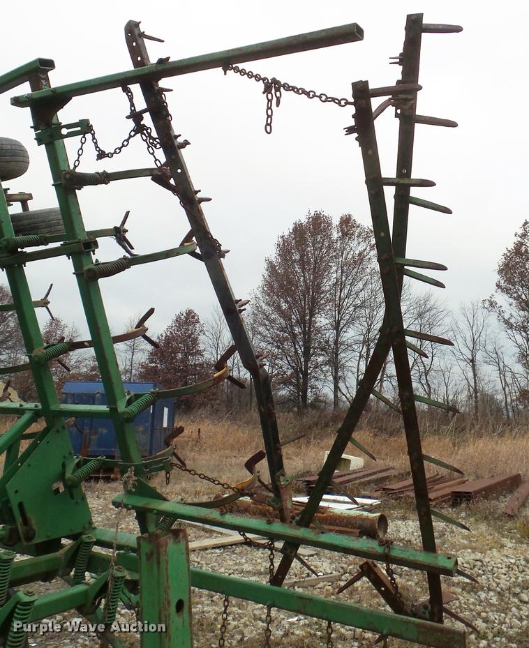 image for item DA5164 1987 John Deere 960 field cultivator