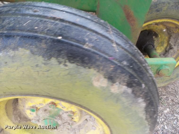 image for item DA5164 1987 John Deere 960 field cultivator