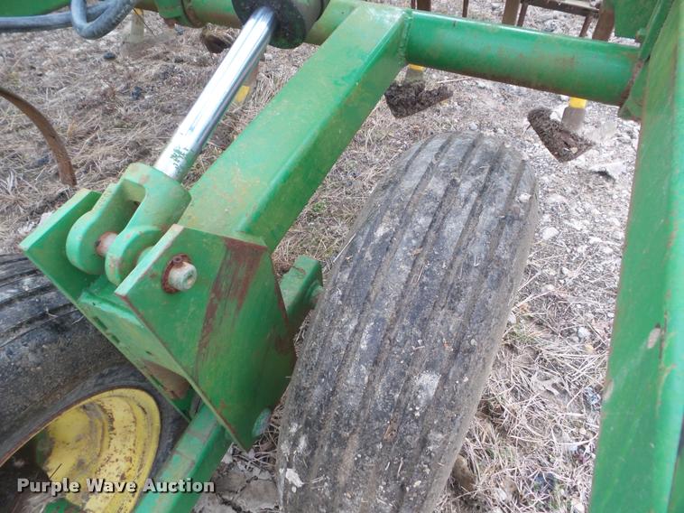 image for item DA5164 1987 John Deere 960 field cultivator