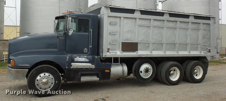 image for item DA5771 1989 Kenworth T600 grain truck