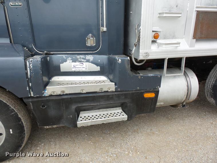 image for item DA5771 1989 Kenworth T600 grain truck