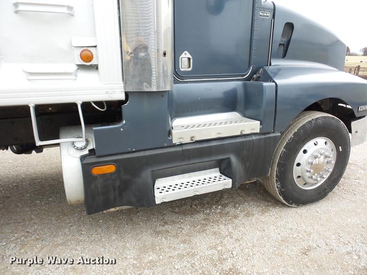 image for item DA5771 1989 Kenworth T600 grain truck