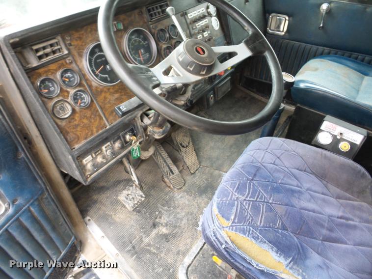 image for item DA5771 1989 Kenworth T600 grain truck