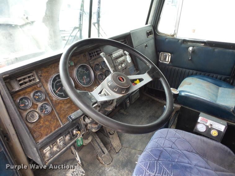 image for item DA5771 1989 Kenworth T600 grain truck