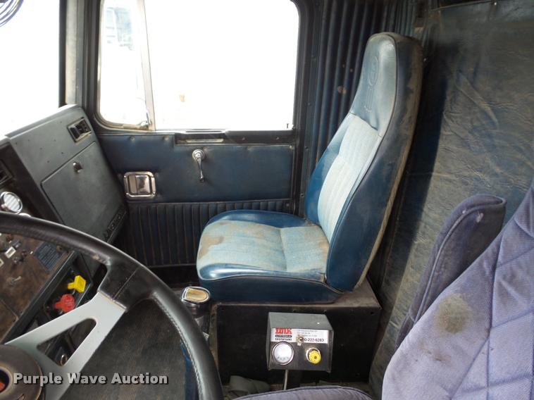 image for item DA5771 1989 Kenworth T600 grain truck