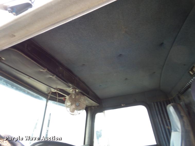 image for item DA5771 1989 Kenworth T600 grain truck