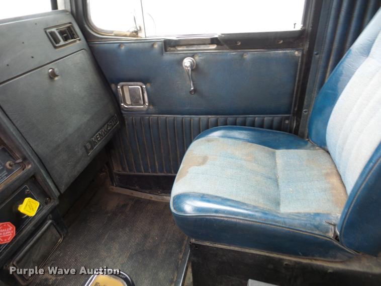 image for item DA5771 1989 Kenworth T600 grain truck