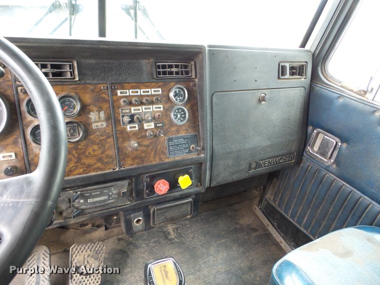 image for item DA5771 1989 Kenworth T600 grain truck
