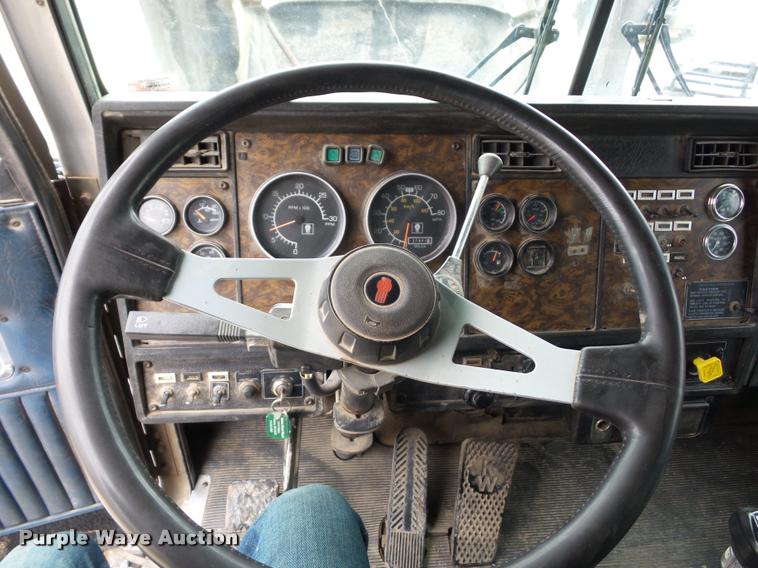 image for item DA5771 1989 Kenworth T600 grain truck