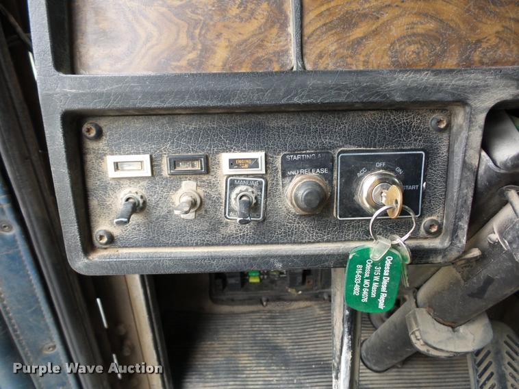 image for item DA5771 1989 Kenworth T600 grain truck