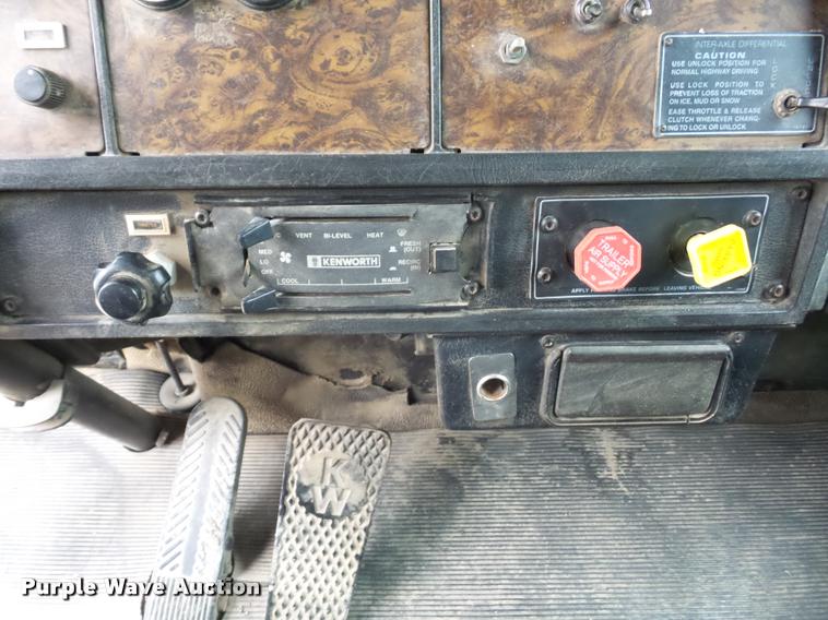 image for item DA5771 1989 Kenworth T600 grain truck