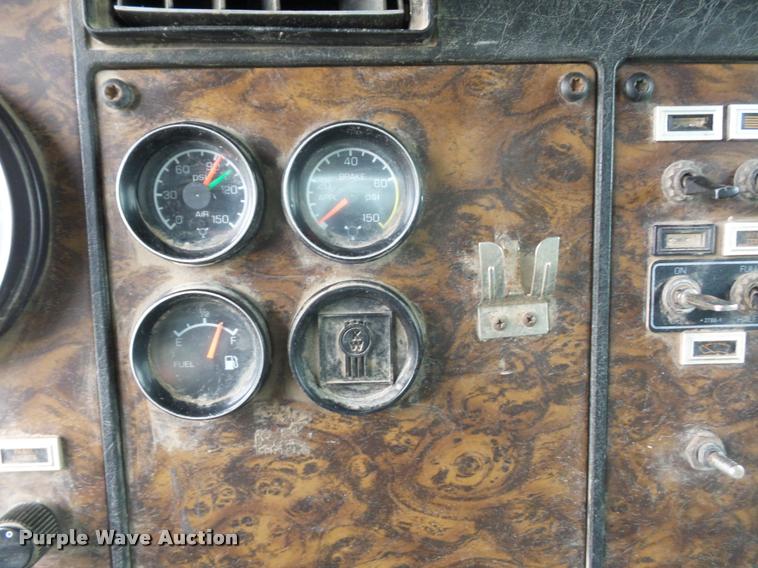 image for item DA5771 1989 Kenworth T600 grain truck