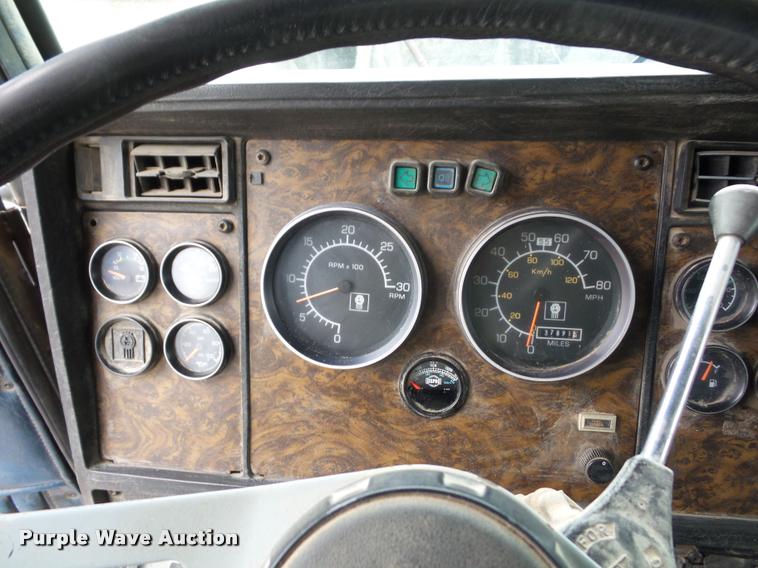 image for item DA5771 1989 Kenworth T600 grain truck