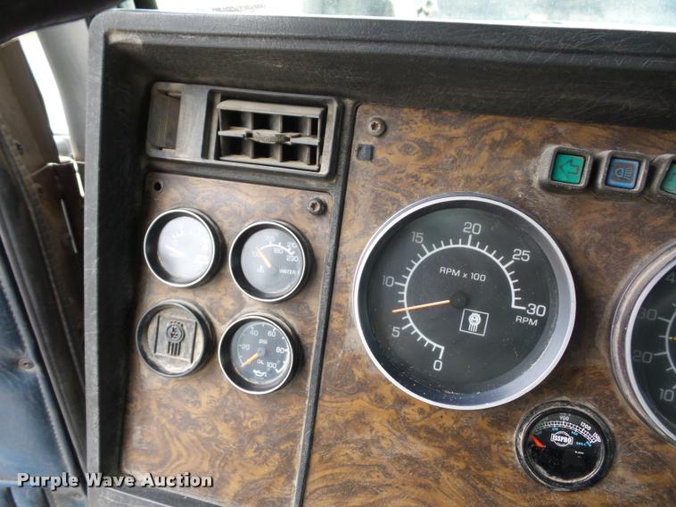 image for item DA5771 1989 Kenworth T600 grain truck
