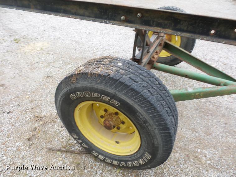 image for item DA5775 John Deere header trailer