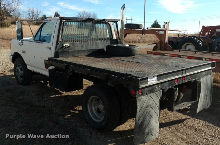 image for item DB0788 1990 Ford F450 Super Duty flatbed truck