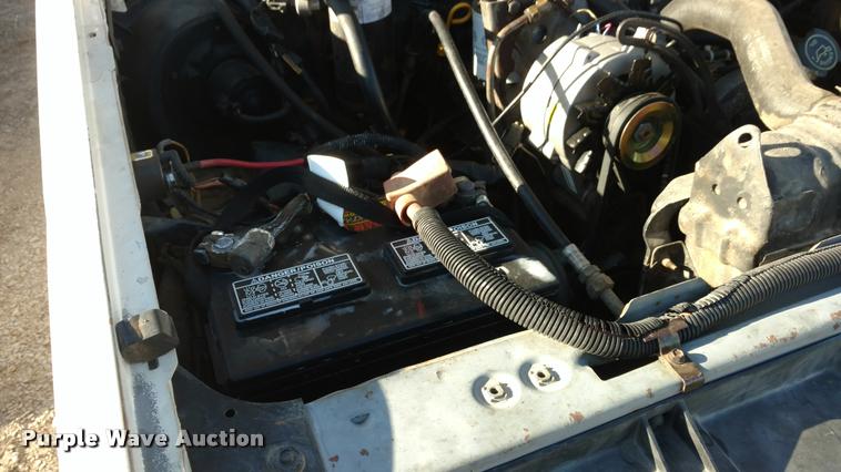 image for item DB0788 1990 Ford F450 Super Duty flatbed truck