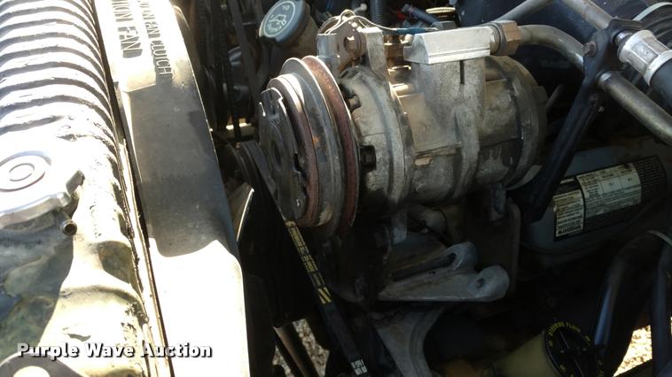 image for item DB0788 1990 Ford F450 Super Duty flatbed truck