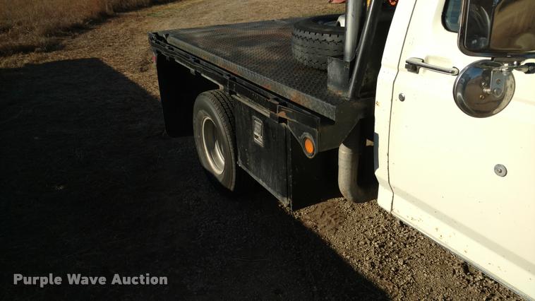 image for item DB0788 1990 Ford F450 Super Duty flatbed truck