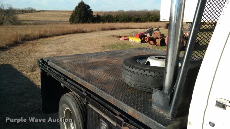 image for item DB0788 1990 Ford F450 Super Duty flatbed truck