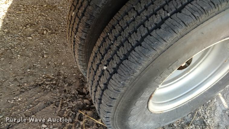 image for item DB0788 1990 Ford F450 Super Duty flatbed truck