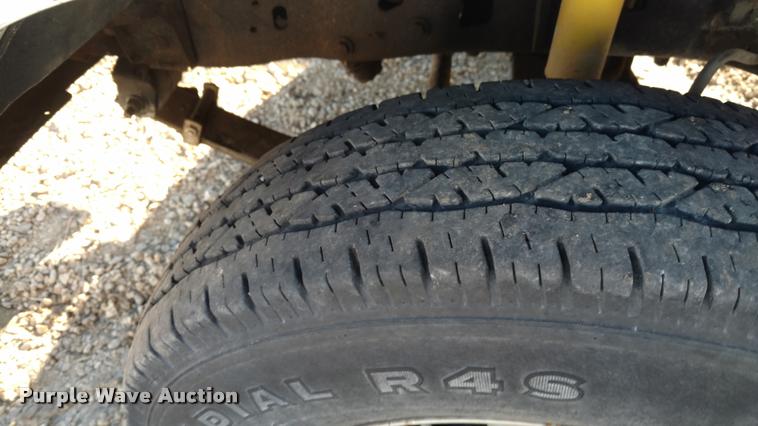 image for item DB0788 1990 Ford F450 Super Duty flatbed truck