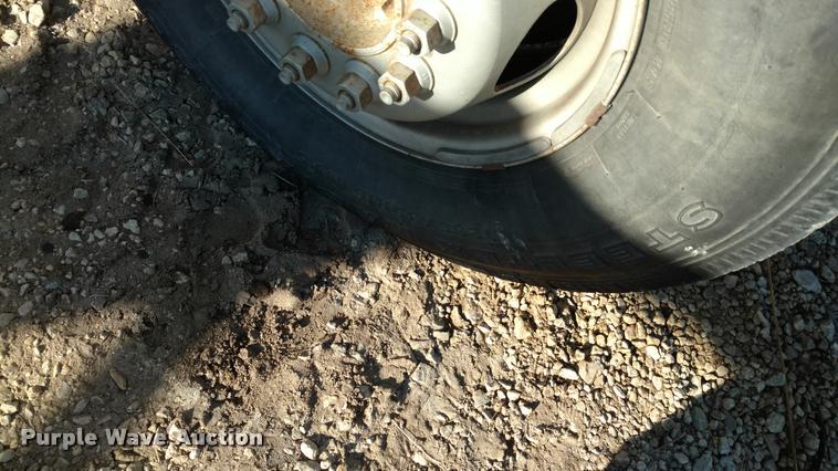 image for item DB0788 1990 Ford F450 Super Duty flatbed truck