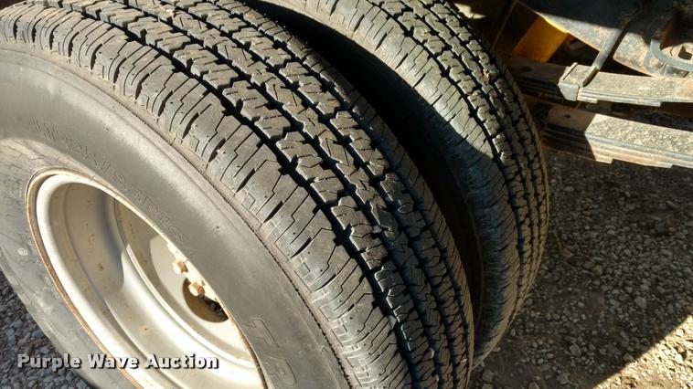 image for item DB0788 1990 Ford F450 Super Duty flatbed truck