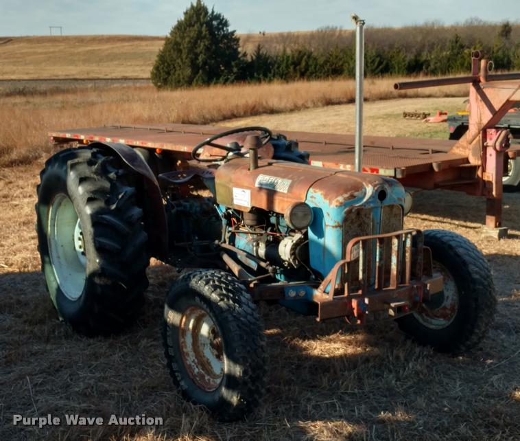 image for item DB0790 Ford 2000 Super Dexta tractor