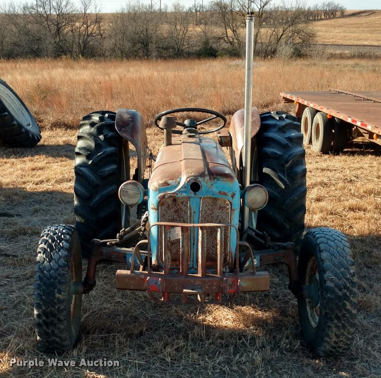 image for item DB0790 Ford 2000 Super Dexta tractor