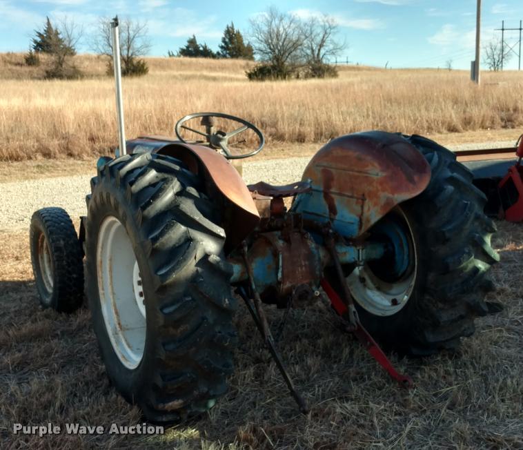 image for item DB0790 Ford 2000 Super Dexta tractor