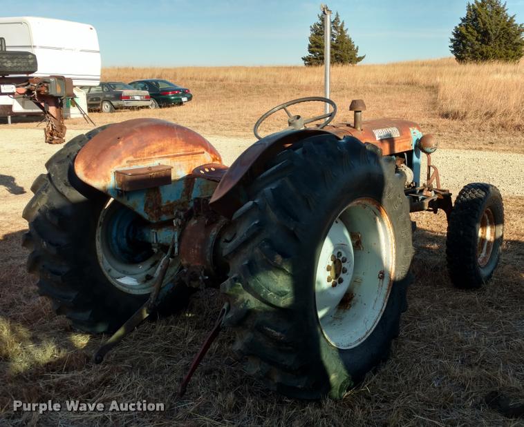 image for item DB0790 Ford 2000 Super Dexta tractor